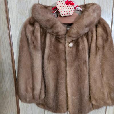 LOT 163X: Fur Stole From Bamberger's Fur Salon/ Unknown Size
