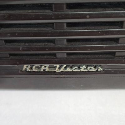 LOT 167X: Vintage RCA Victor Model 45-J Record Player