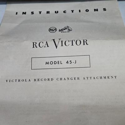 LOT 167X: Vintage RCA Victor Model 45-J Record Player