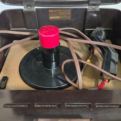 LOT 167X: Vintage RCA Victor Model 45-J Record Player