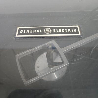 LOT 168X: Vintage 70's GE Stereo Music System