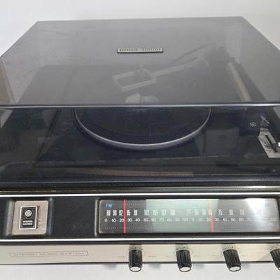 LOT 168X: Vintage 70's GE Stereo Music System