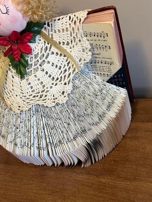 LOT 201D: Christmas Collection - Hymnal Angel, Carollers and More