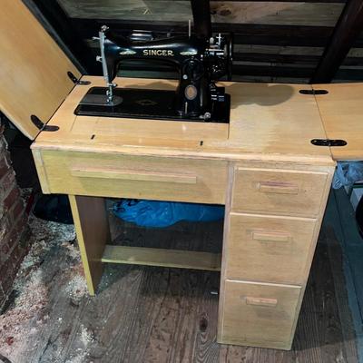 LOT 202A: Vintage 1951 Singer Sewing Machine in Sewing Table