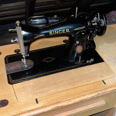 LOT 202A: Vintage 1951 Singer Sewing Machine in Sewing Table