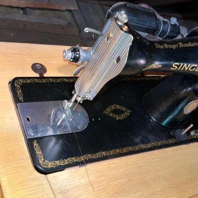 LOT 202A: Vintage 1951 Singer Sewing Machine in Sewing Table