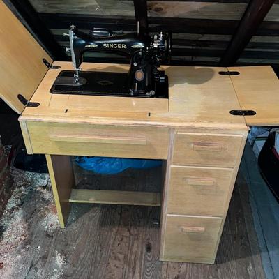 LOT 202A: Vintage 1951 Singer Sewing Machine in Sewing Table
