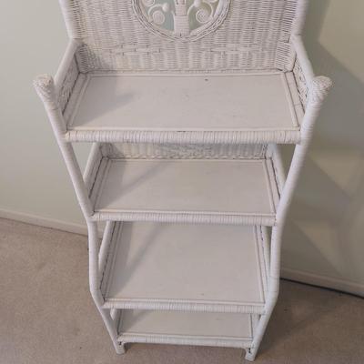 Wicker Shelf, Mirrors & More (GB-BBL)
