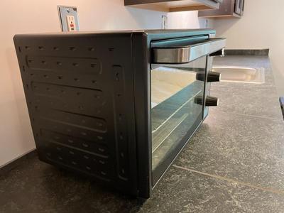 Countertop Toaster Oven with Adjustable Controls