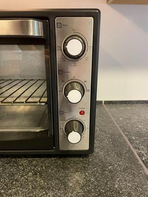 Countertop Toaster Oven with Adjustable Controls