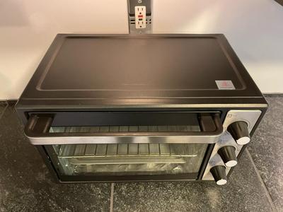 Countertop Toaster Oven with Adjustable Controls