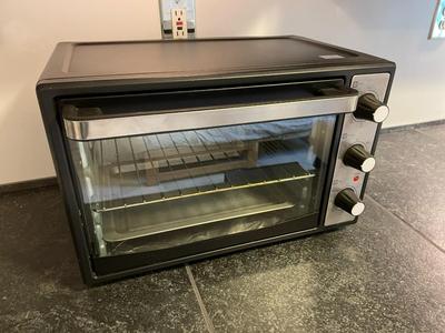 Countertop Toaster Oven with Adjustable Controls