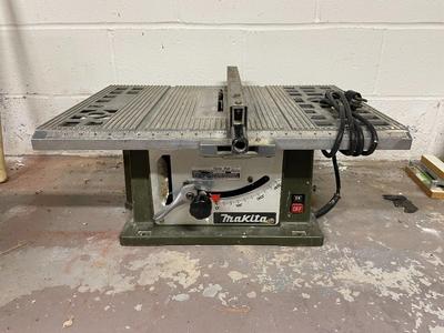 Makita Table Saw with Metal Base