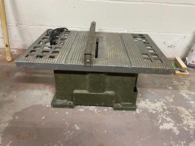Makita Table Saw with Metal Base