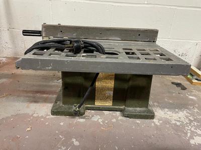 Makita Table Saw with Metal Base