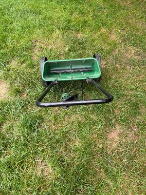 Scotts Turf Builder Broadcast Spreader