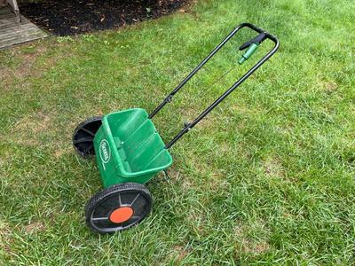 Scotts Turf Builder Broadcast Spreader