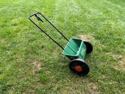 Scotts Turf Builder Broadcast Spreader