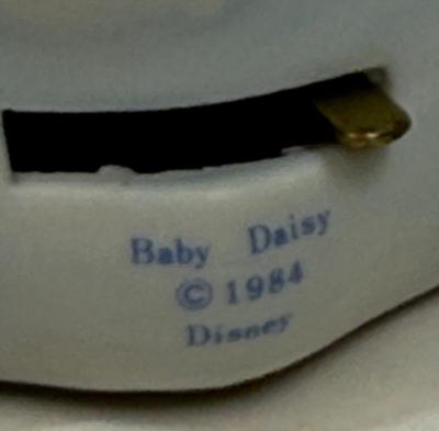 RUSH DELIVERY Disney New Arrivals Musical Stork Figurine w/ Baby Daisy 1984 Vintage music box