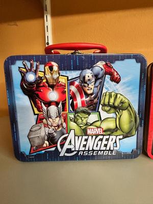 SPIDER-MAN AND AVENGERS LUNCHBOX, AVENGERS HAS A PUZZLE INSIDE