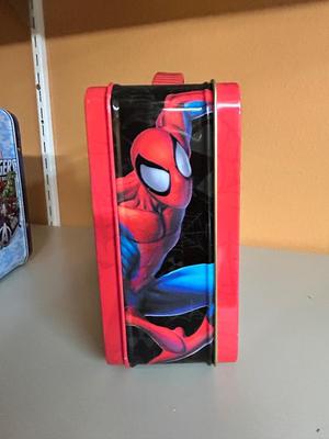 SPIDER-MAN AND AVENGERS LUNCHBOX, AVENGERS HAS A PUZZLE INSIDE