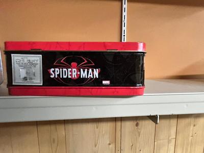 SPIDER-MAN AND AVENGERS LUNCHBOX, AVENGERS HAS A PUZZLE INSIDE