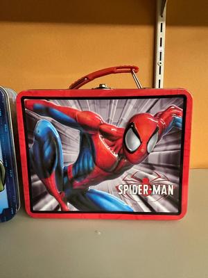 SPIDER-MAN AND AVENGERS LUNCHBOX, AVENGERS HAS A PUZZLE INSIDE