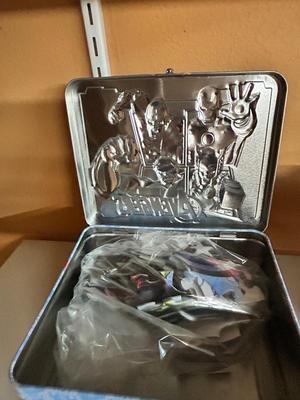 SPIDER-MAN AND AVENGERS LUNCHBOX, AVENGERS HAS A PUZZLE INSIDE