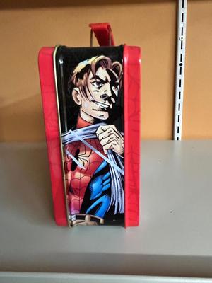 SPIDER-MAN AND AVENGERS LUNCHBOX, AVENGERS HAS A PUZZLE INSIDE
