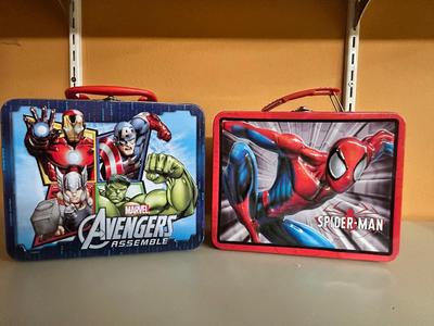 SPIDER-MAN AND AVENGERS LUNCHBOX, AVENGERS HAS A PUZZLE INSIDE