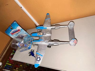 ARMOUR COLLECTION DIECAST LOCKHEAD P-38 LIGHTNING SCALE MODEL PLANE & SKYLANDERS SUPERCHARGE
