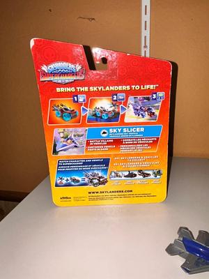 ARMOUR COLLECTION DIECAST LOCKHEAD P-38 LIGHTNING SCALE MODEL PLANE & SKYLANDERS SUPERCHARGE
