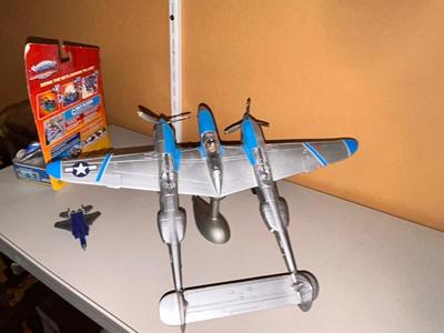 ARMOUR COLLECTION DIECAST LOCKHEAD P-38 LIGHTNING SCALE MODEL PLANE & SKYLANDERS SUPERCHARGE
