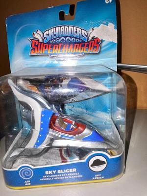 ARMOUR COLLECTION DIECAST LOCKHEAD P-38 LIGHTNING SCALE MODEL PLANE & SKYLANDERS SUPERCHARGE