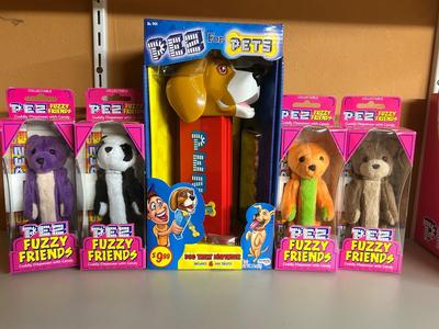 PEZ FOR PETS TREAT DISPENSER AND FUZZY FRIENDS PEZ