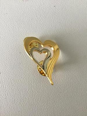 Gold tone vintage heart push pin