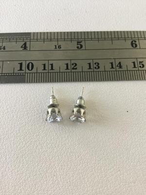 Beautiful unmarked stud earrings