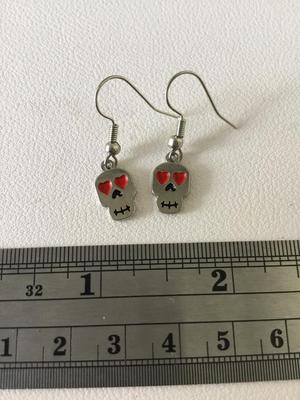 Silver tone skull heart eyes fashion earrings