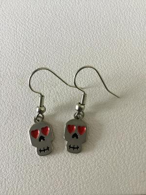 Silver tone skull heart eyes fashion earrings