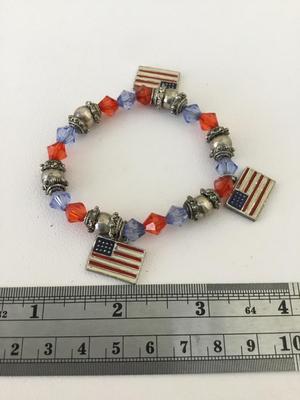 Unmarked USA charm stretchy bracelet