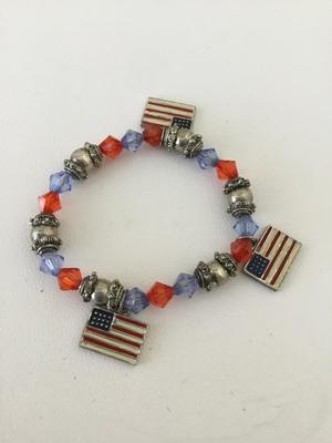 Unmarked USA charm stretchy bracelet