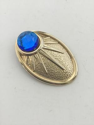 Gold tone unmarked vintage scarf clip