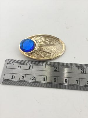 Gold tone unmarked vintage scarf clip