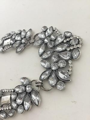 Beautiful unmarked statement necklace