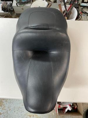 Harley-Davidson Motorcycle Black Leather Seat in Good Condition