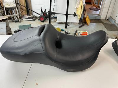 Harley-Davidson Motorcycle Black Leather Seat in Good Condition