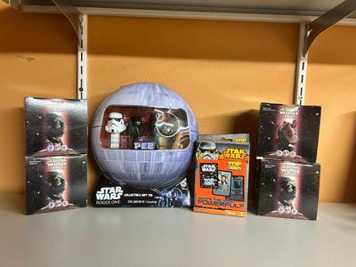 STAR WARS PEZ IN COLLECTABLE TIN, YODAS AND TRADING CARDS