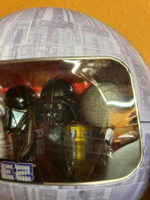 STAR WARS PEZ IN COLLECTABLE TIN, YODAS AND TRADING CARDS