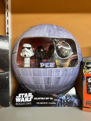 STAR WARS PEZ IN COLLECTABLE TIN, YODAS AND TRADING CARDS