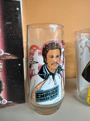 COLLECTIBLE STAR WARS GLASSES AND DESTINY YODA’S
